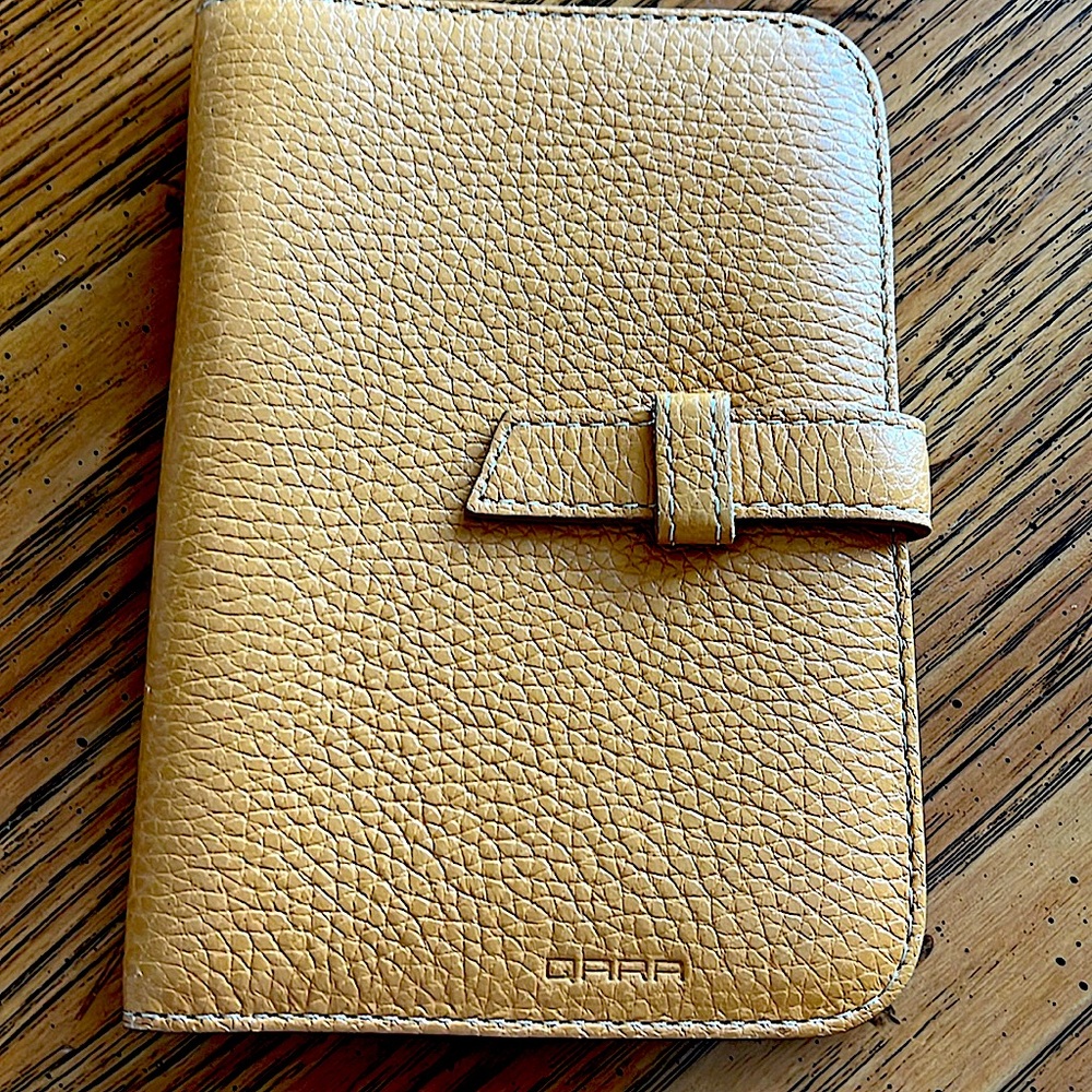 NWOT.QARAwallet/Passport.HandcraftedPeruvianplants/fruits.Beautiful textureCamel